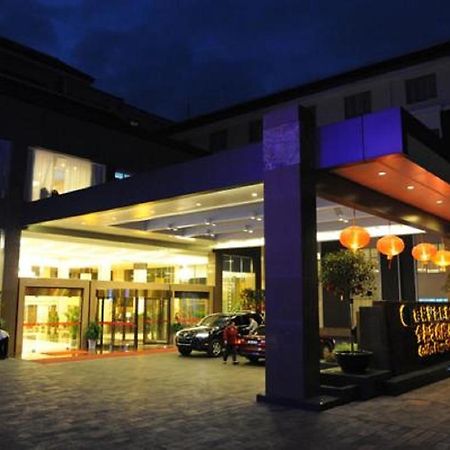 Golden Dragonball Hotel Guilin Esterno foto