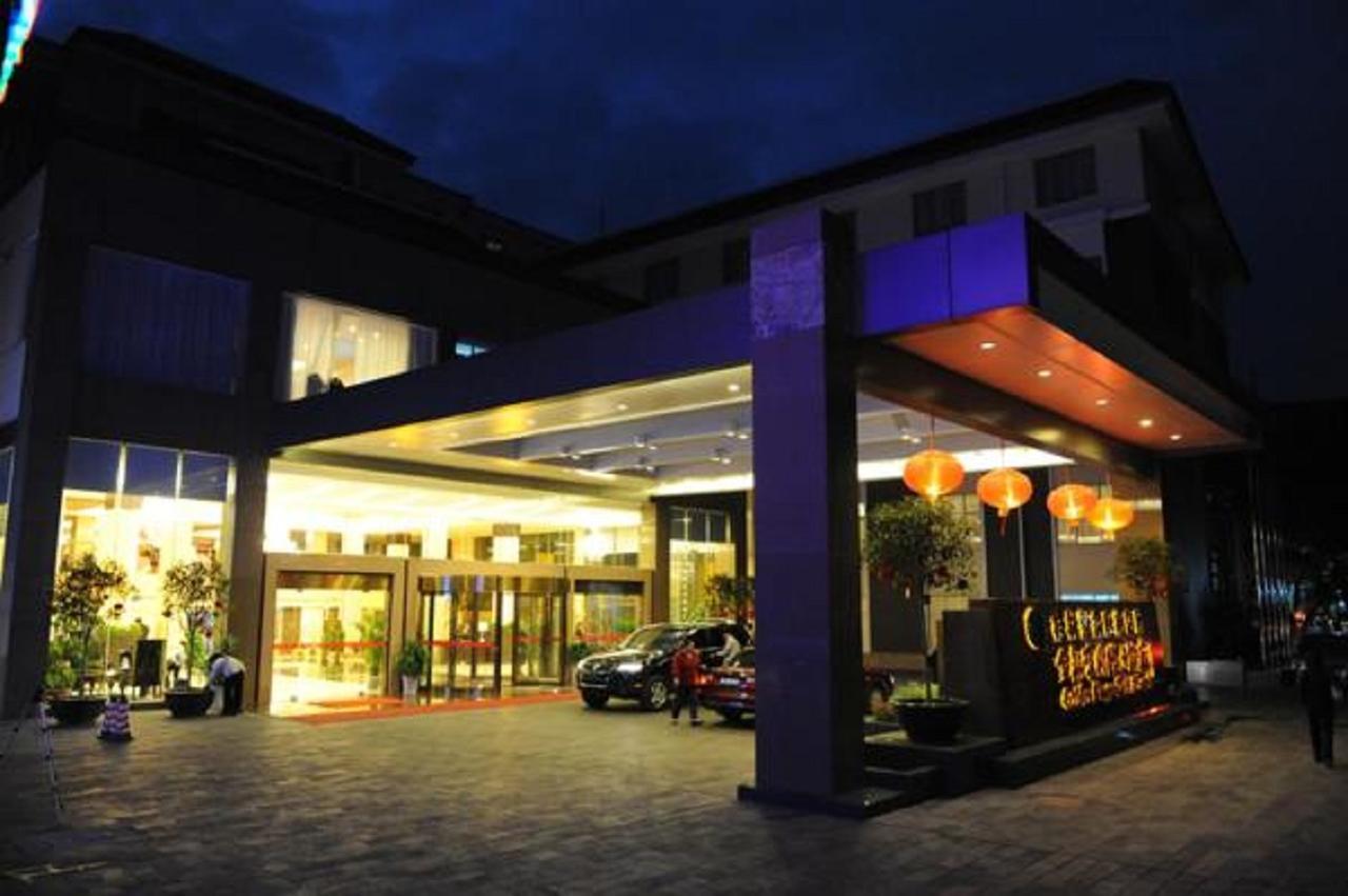 Golden Dragonball Hotel Guilin Esterno foto