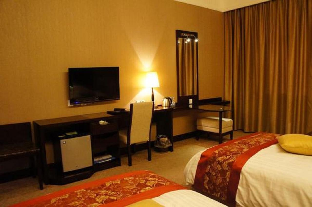 Golden Dragonball Hotel Guilin Esterno foto