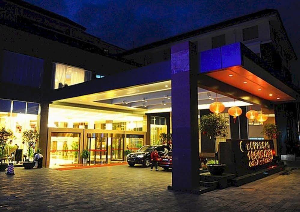 Golden Dragonball Hotel Guilin Esterno foto