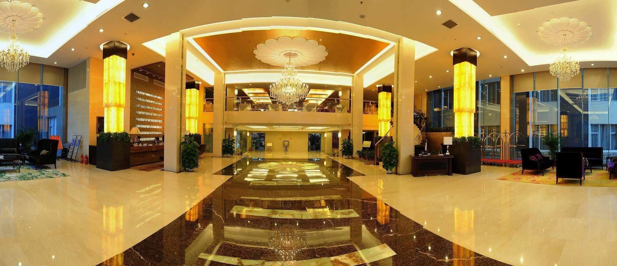 Golden Dragonball Hotel Guilin Esterno foto
