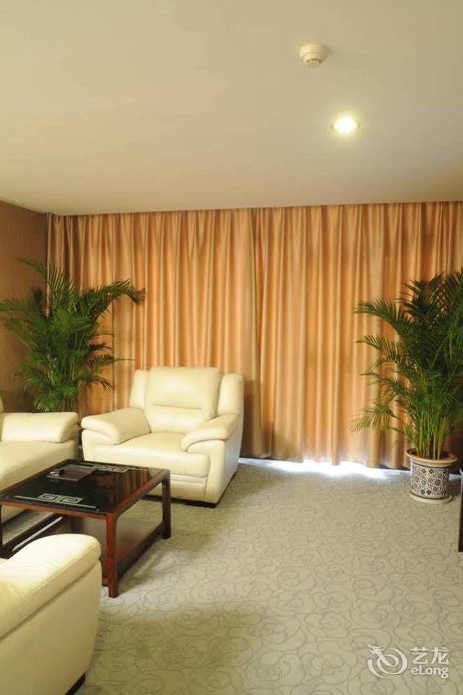 Golden Dragonball Hotel Guilin Esterno foto