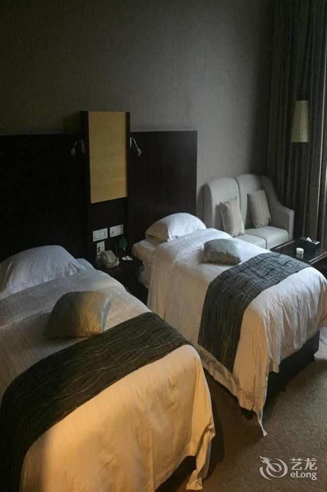 Golden Dragonball Hotel Guilin Esterno foto