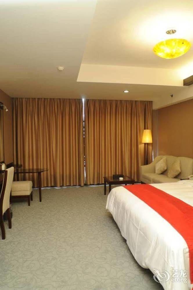 Golden Dragonball Hotel Guilin Esterno foto