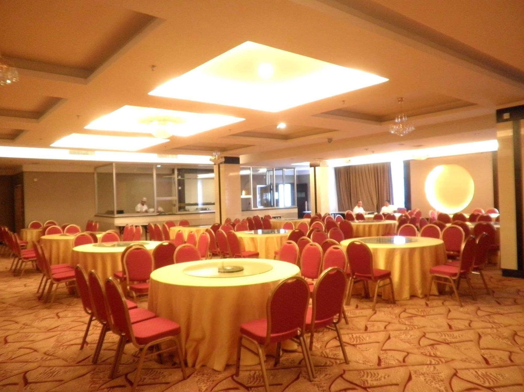 Golden Dragonball Hotel Guilin Esterno foto